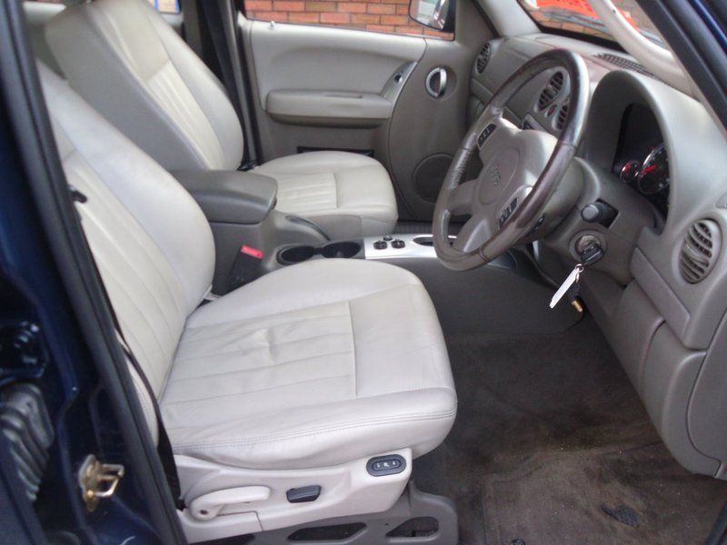 2005 Jeep Cherokee Limited CRD image 5