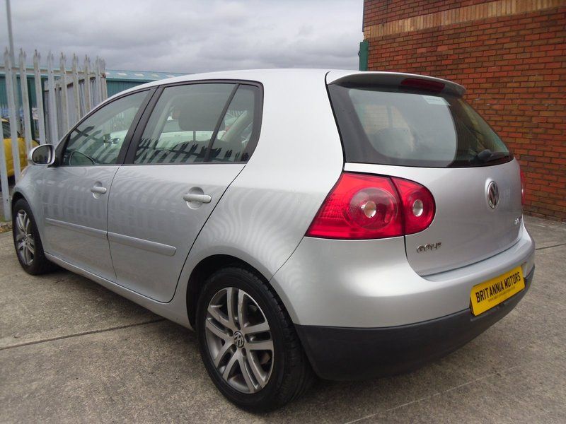 2004 Volkswagen Golf TDi GT TDI image 2
