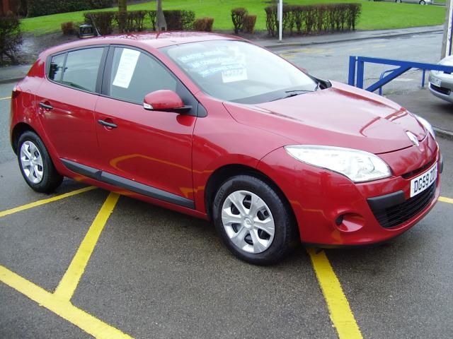 2009 RENAULT MEGANE 1.6 5d image 1