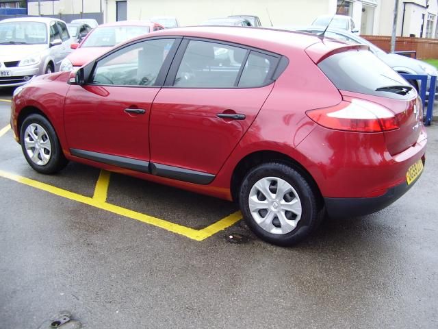 2009 RENAULT MEGANE 1.6 5d image 4