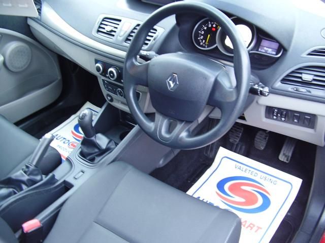 2009 RENAULT MEGANE 1.6 5d image 5