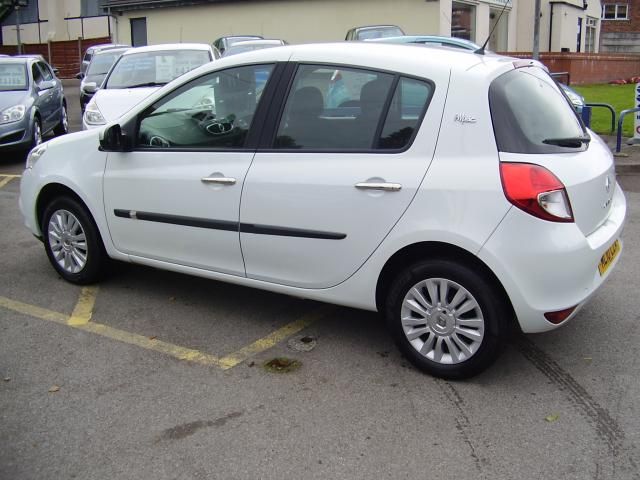 2010 RENAULT CLIO 1.1 I-MUSIC 16V 5d image 4