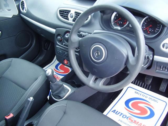 2010 RENAULT CLIO 1.1 I-MUSIC 16V 5d image 5