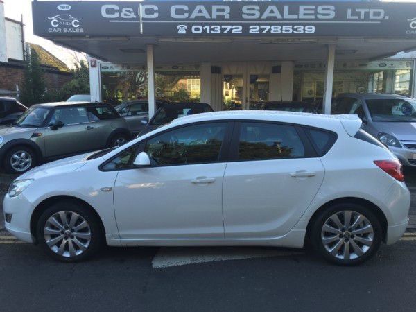 2010 Vauxhall Astra Exclusive 5dr image 2