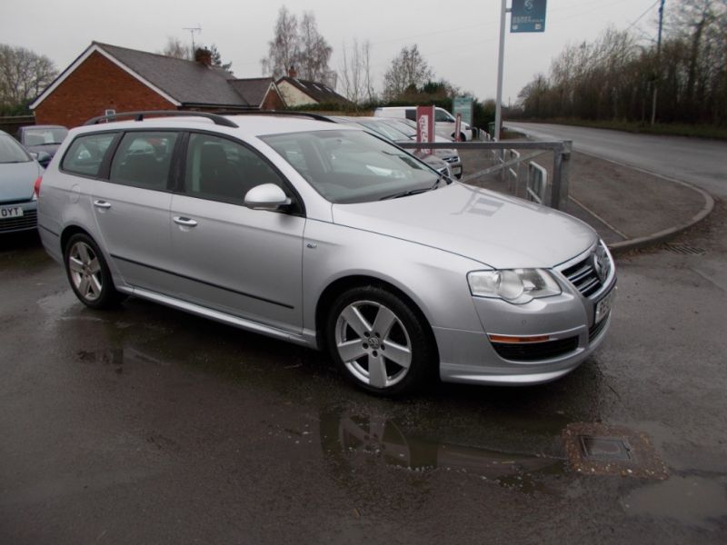 2010 Volkswagen Passat R Line TDi image 1