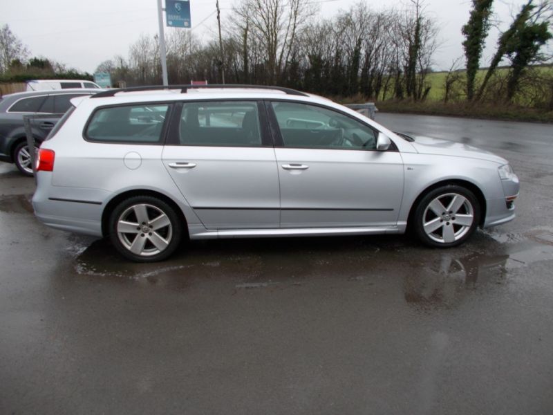 2010 Volkswagen Passat R Line TDi image 2