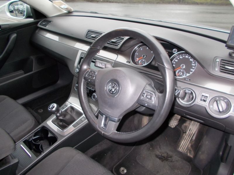 2010 Volkswagen Passat R Line TDi image 5