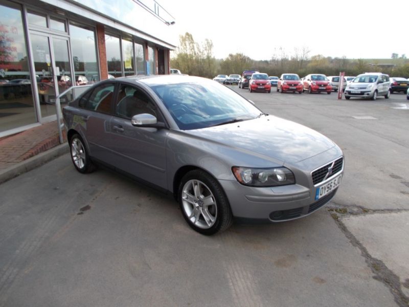 2006 Volvo S40 SE image 1