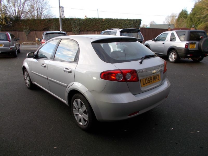 2009 Chevrolet Lacetti SE Ac 5dr image 3