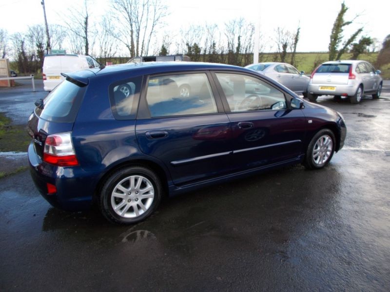 2004 Honda Civic SE 5dr image 2