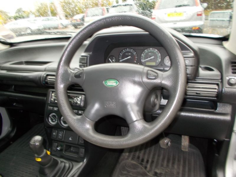 2002 Land-Rover Freelander SE image 4