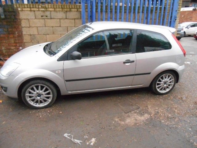 2005 Ford Fiesta 1.6 Zetec S 3d image 2