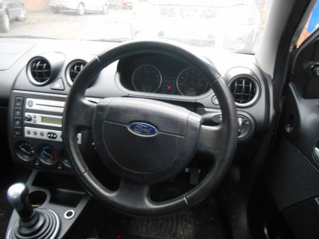 2005 Ford Fiesta 1.6 Zetec S 3d image 4
