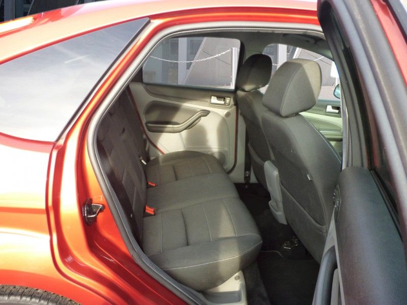 2008 Ford Focus Titanium 2.0L 5DR image 5