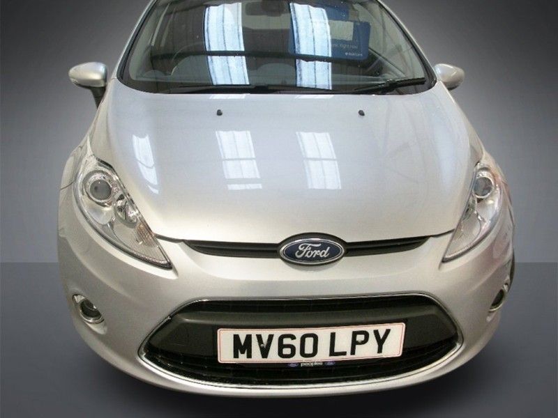 2010 Ford Fiesta 1.4 Titanium 3dr image 3