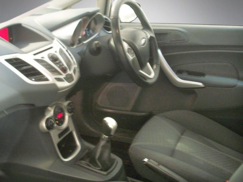 2010 Ford Fiesta 1.4 Titanium 3dr image 5
