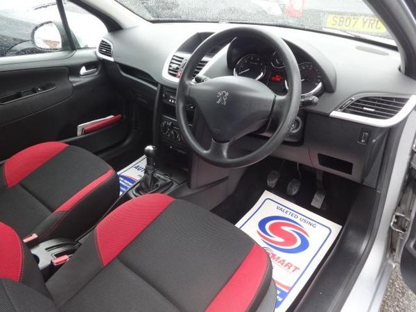 2009 Peugeot 207 1.4 Verve image 6