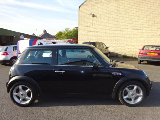 2004 MINI HATCHBACK 1.6 One image 2