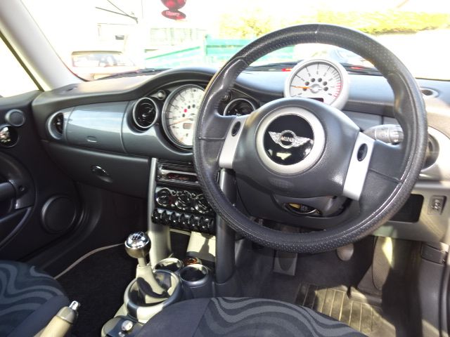 2004 MINI HATCHBACK 1.6 One image 4