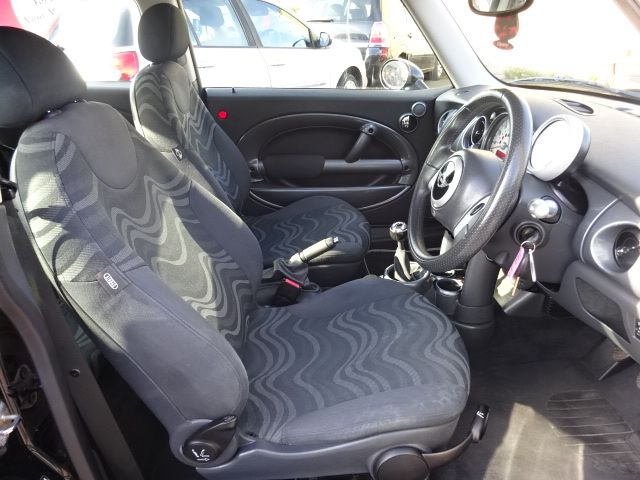 2004 MINI HATCHBACK 1.6 One image 5