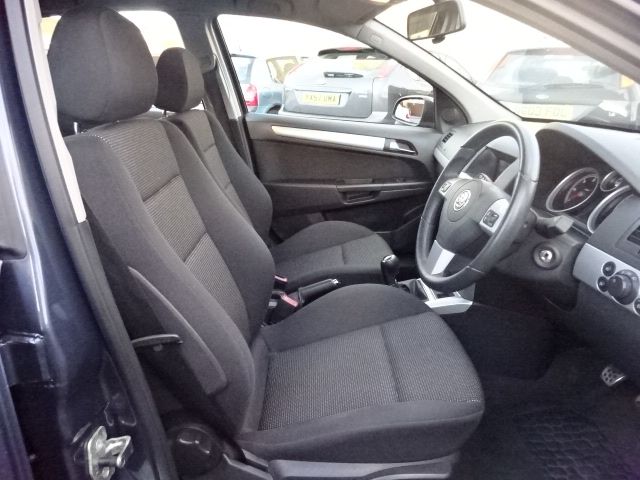 2008 VAUXHALL ASTRA 1.9 CDTi 16V SRi image 5