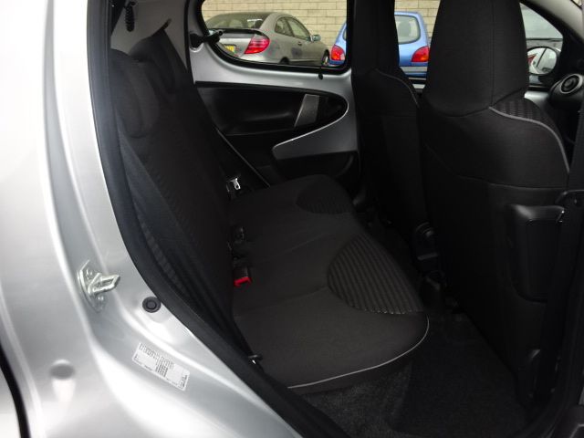 2012 PEUGEOT 107 1.0 Active image 6