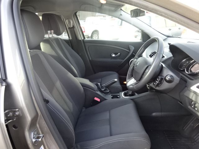 2009 RENAULT MEGANE 1.5 dCi image 6