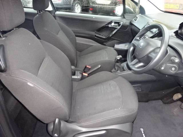 2012 PEUGEOT 208 1.4 HDi image 5