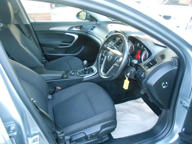 2012 Vauxhall Insignia 2.0 CDTi ecoFLEX 5dr image 5