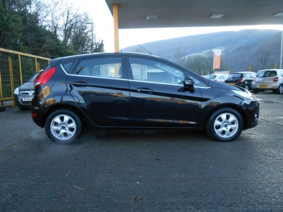 2011 Ford Fiesta 1.6 TDCi Zetec 5dr image 3