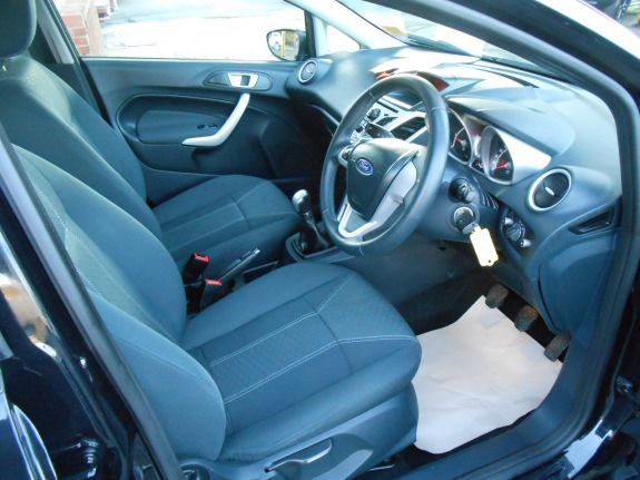 2011 Ford Fiesta 1.6 TDCi Zetec 5dr image 5