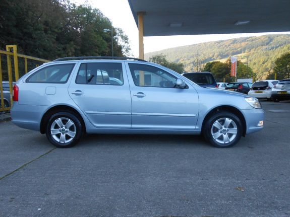 2010 Skoda Octavia 1.9 TDI PD 4x4 5dr image 3