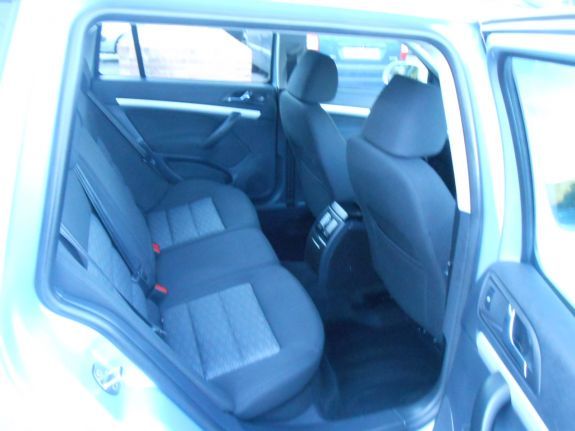 2010 Skoda Octavia 1.9 TDI PD 4x4 5dr image 6