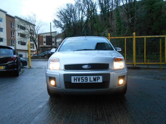 2009 Ford Fusion 1.6 Titanium 5dr image 2