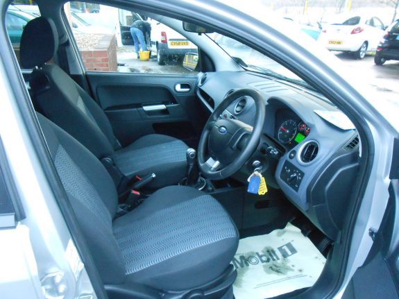 2009 Ford Fusion 1.6 Titanium 5dr image 5