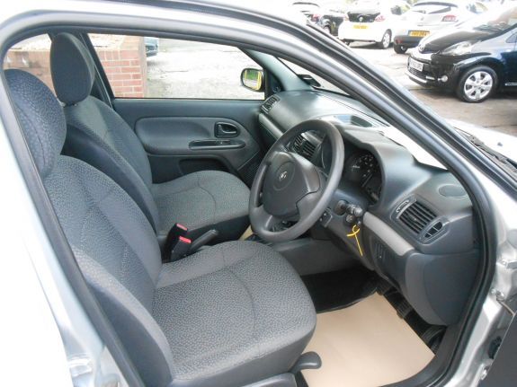 2008 Renault Clio 1.5 dCi 5dr image 5