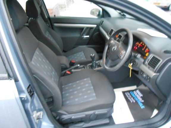 2008 Vauxhall Vectra 1.8 i VVT Life 5dr image 5