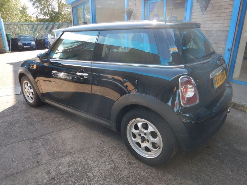 2012 Mini Hatchback 1.6 Cooper D 3dr image 3