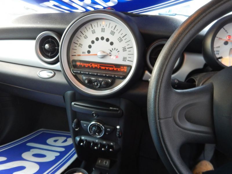 2012 Mini Hatchback 1.6 Cooper D 3dr image 4