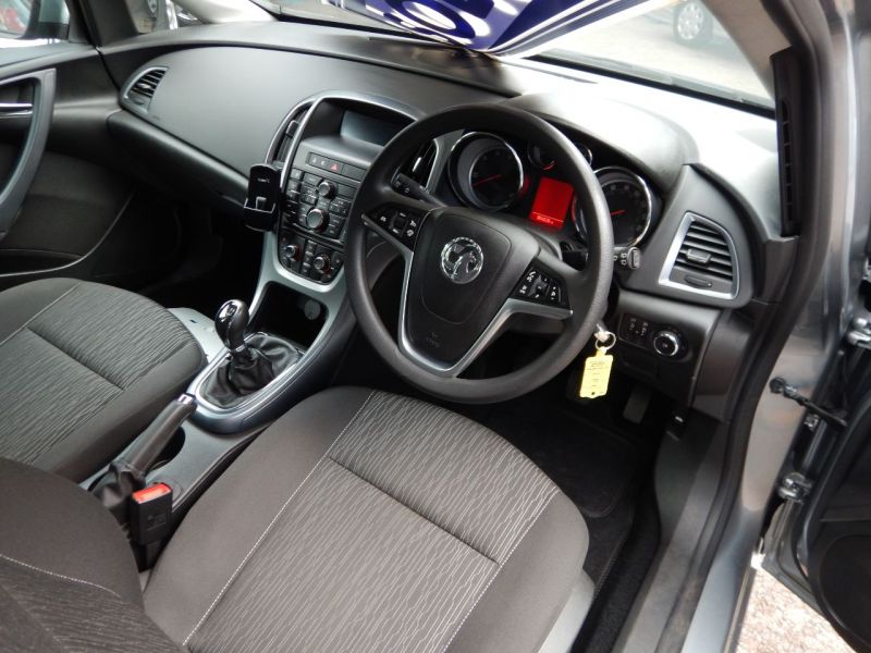 2013 Vauxhall Astra 1.3 CDTi 16V 5dr image 5