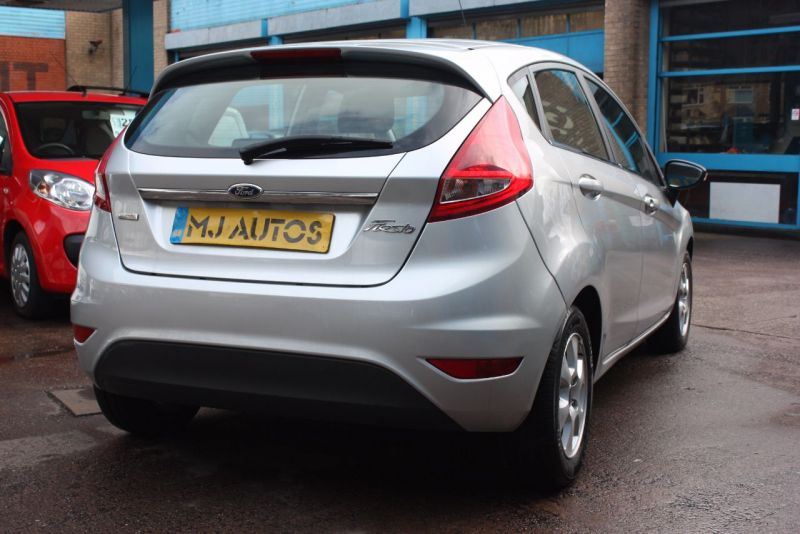 2012 Ford Fiesta 1.6 TDCi Zetec 5dr image 4
