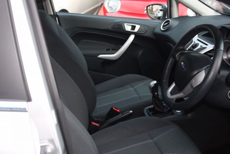 2012 Ford Fiesta 1.6 TDCi Zetec 5dr image 6