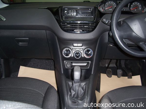 2013 Peugeot 208 1.2 VTi Access+ image 6