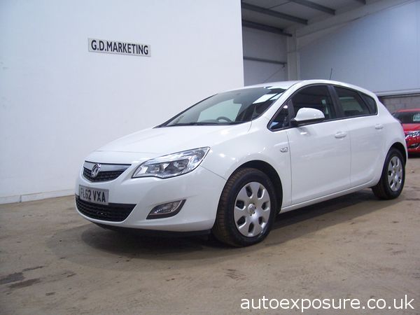 2012 Vauxhall Astra 1.7 CDTi 16V image 2