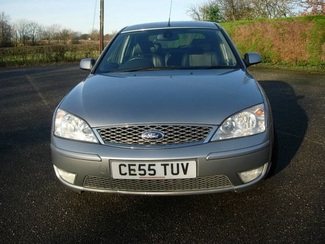 2005 FORD MONDEO 2.2TDCi 5dr image 2
