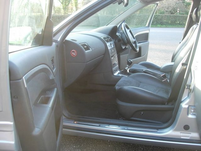 2005 FORD MONDEO 2.2TDCi 5dr image 5