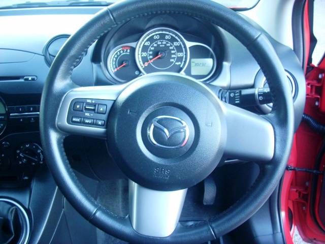 2012 MAZDA 2 1.3 Tamura 5dr image 4