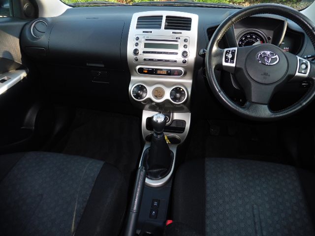 2010 TOYOTA URBANCRUISER 1.4 D-4D 5dr image 5