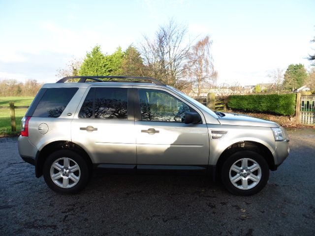 2009 LAND ROVER FREELANDER 2.2 Td4 e GS 5dr image 2