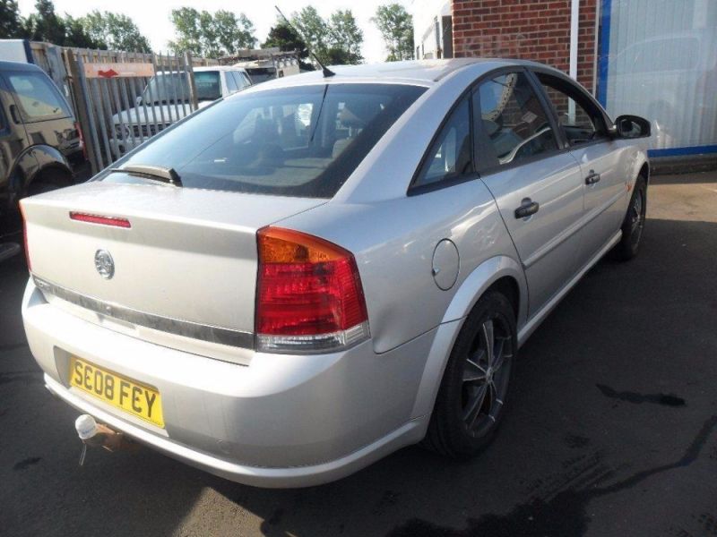 2008 Vauxhall Vectra 1.8 i VVT Life 5dr image 5